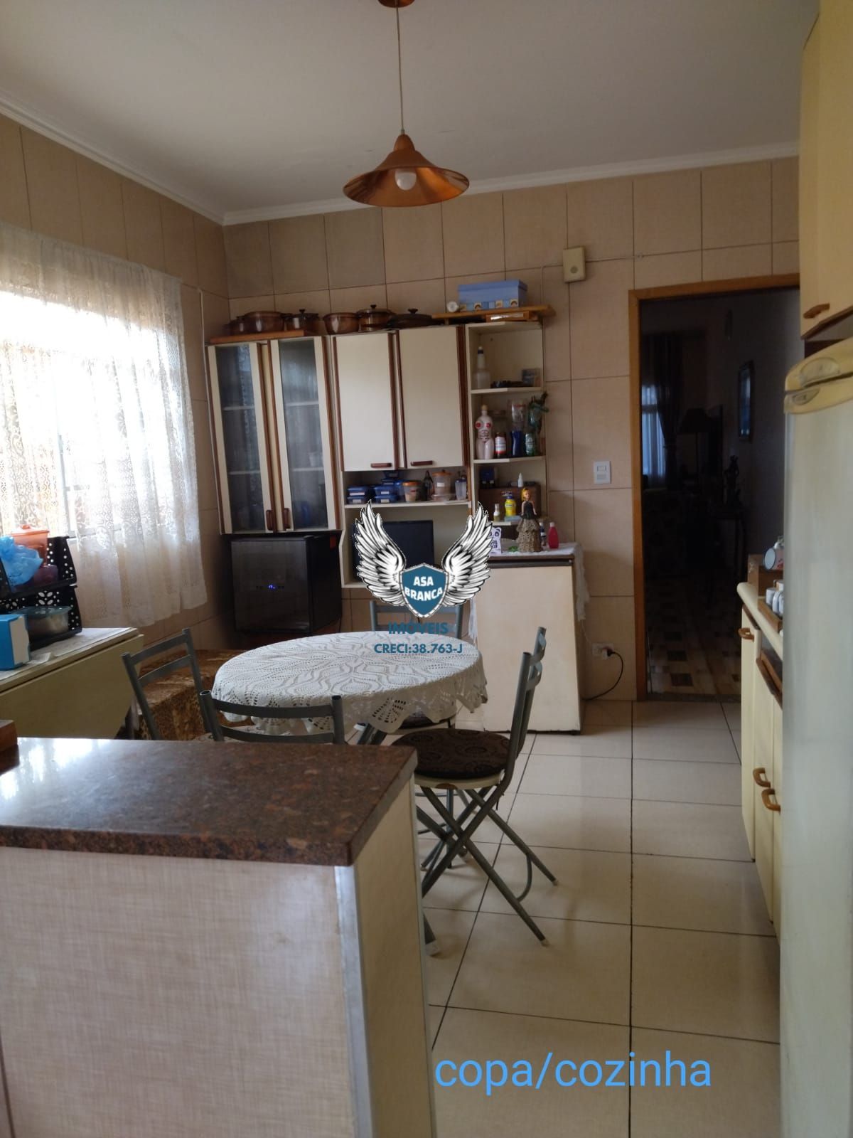Sobrado de 04 dormitórios sendo 01 suíte e 02 vagas de garagem