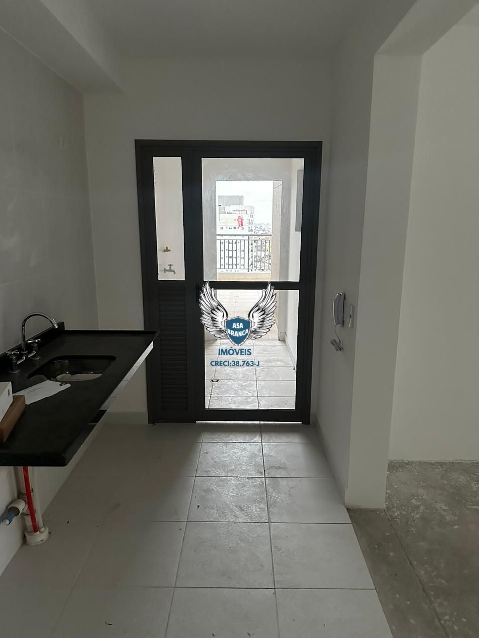 Apartamento com 03 dormitórios sendo 01 suíte e 01 vaga de garagem a 600 metros