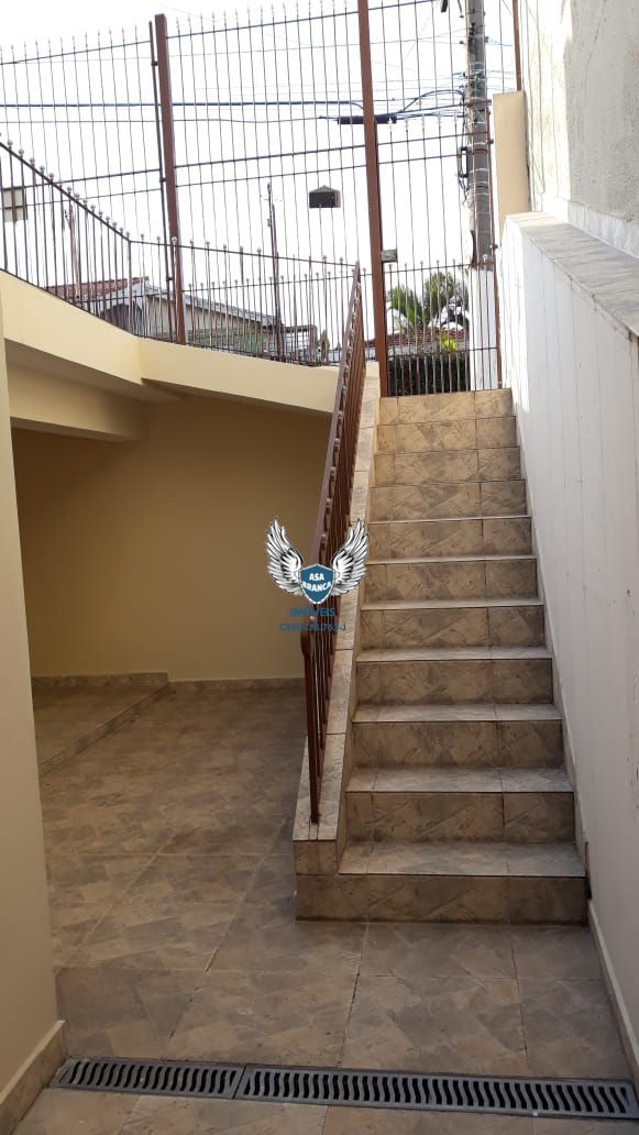 2 Dormitórios, Sala, Cozinha, WC, Lavanderia, Quintal - Excelente Localização