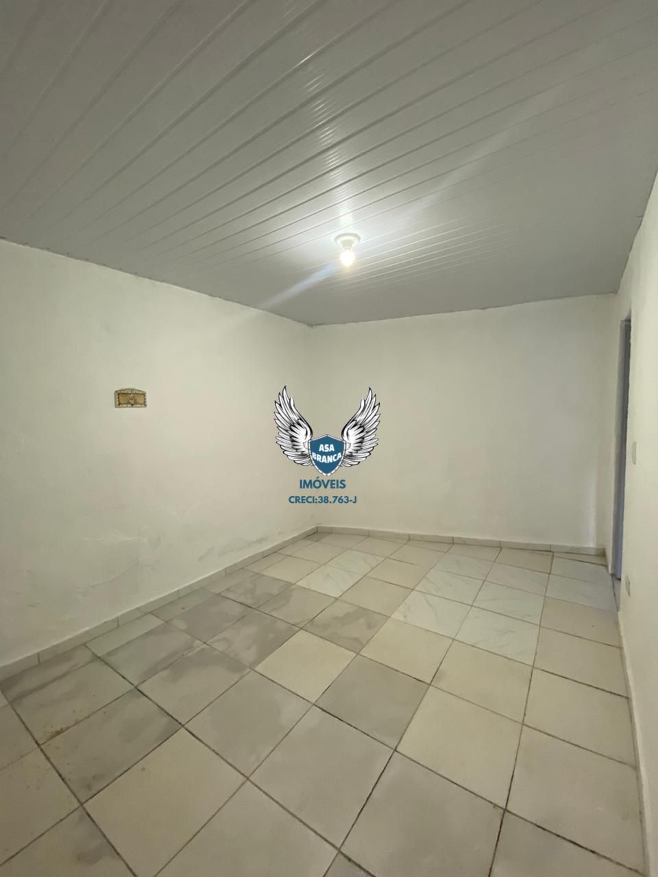 Casa térrea com edicula na cachoeirinha com 03 dormitórios, 02 vagas de garagem