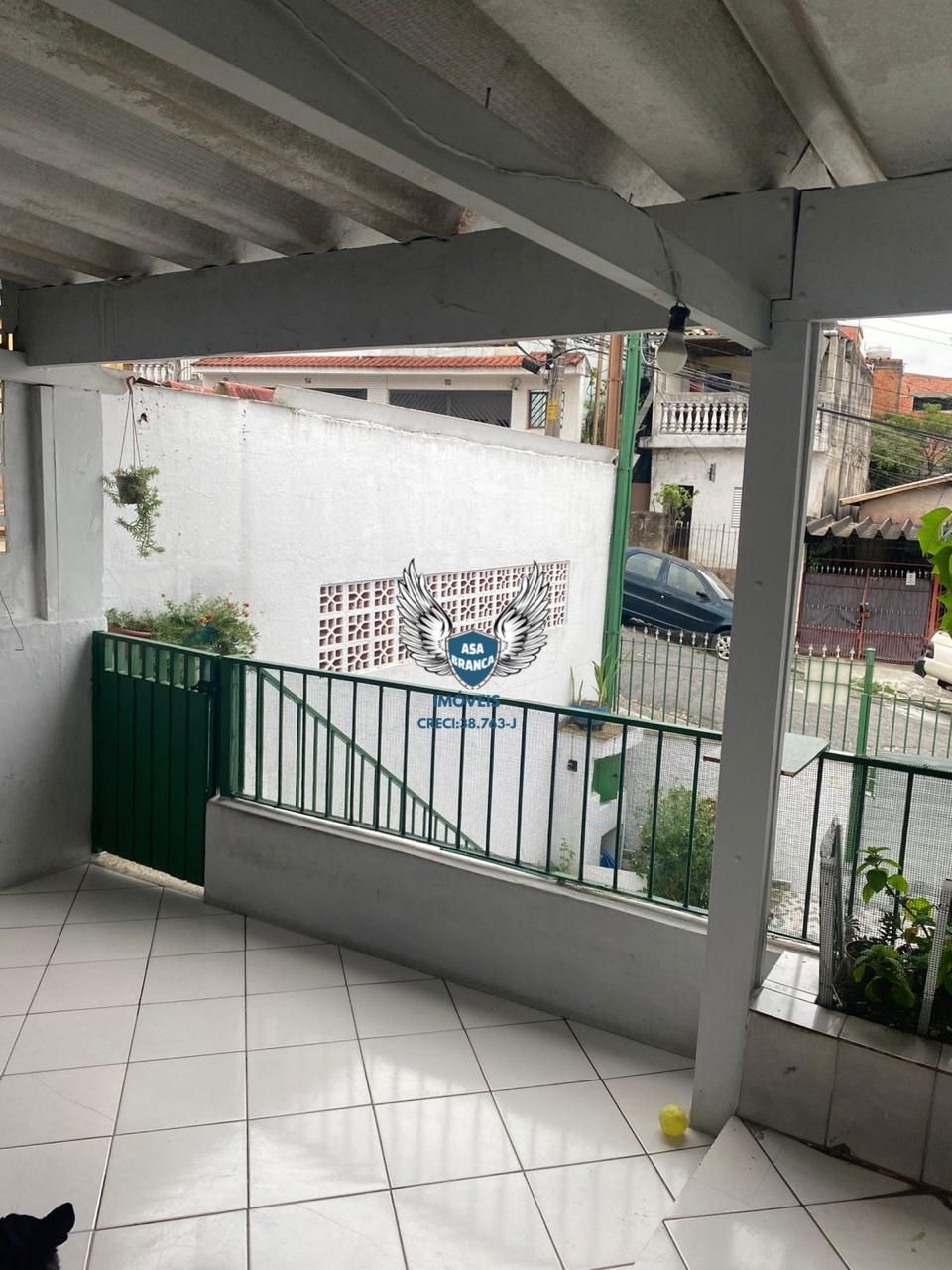 Sobrado com 03 dormitórios e 01 vaga de garagem