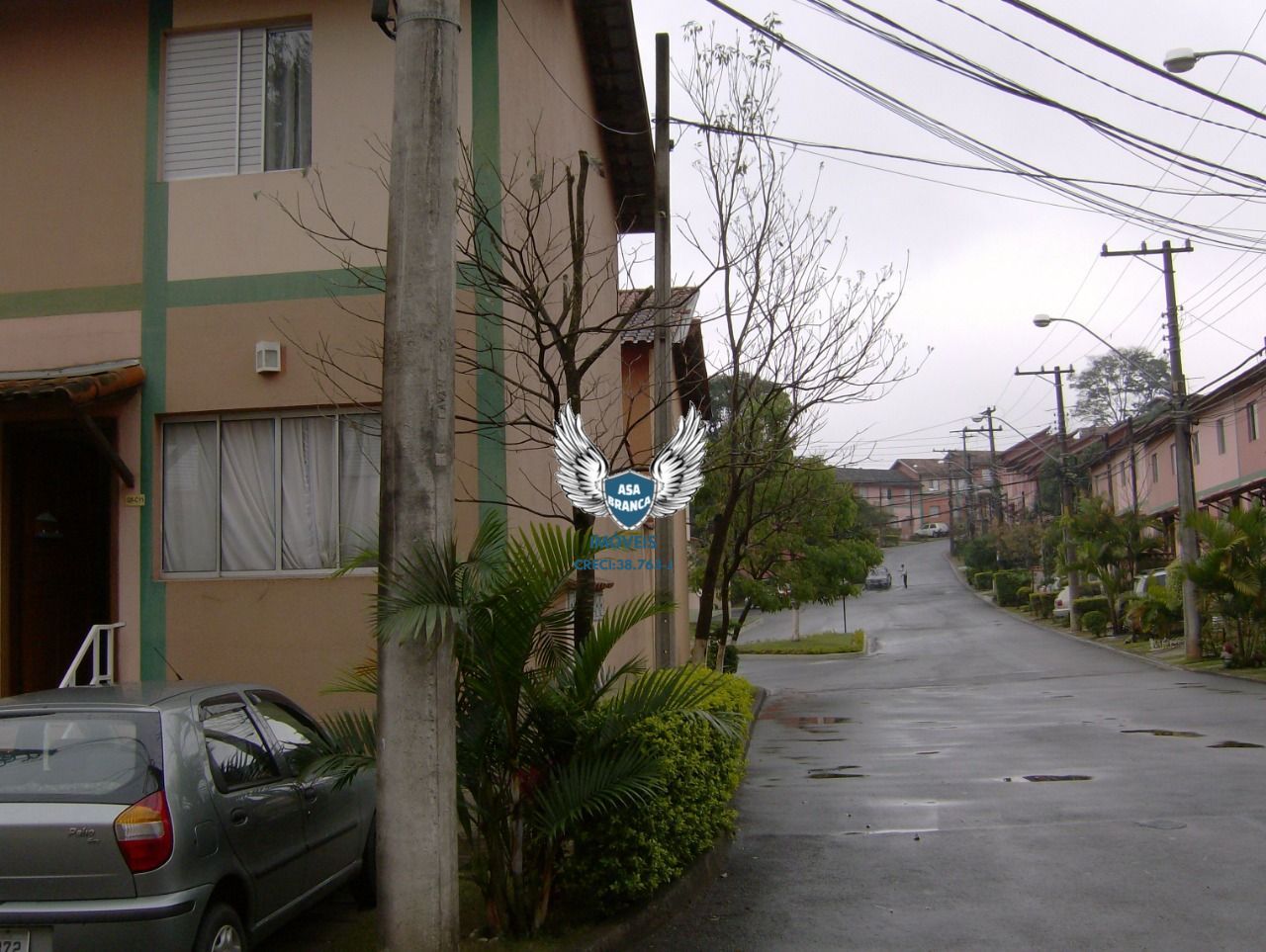 Casa em condomínio fechado de 02 dormitórios e 01 vaga de garagem