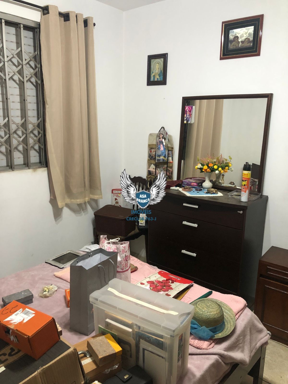 Apartamento com 02 dormitórios e 01 vaga de garagem, à 350 metros da parada ingl