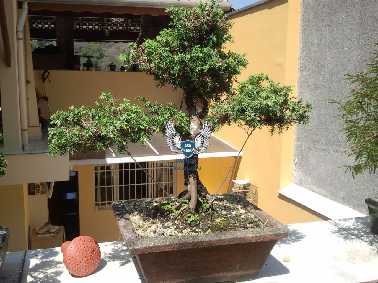 Casa térrea no horto florestal com 02 dormitórios sendo 01 s
