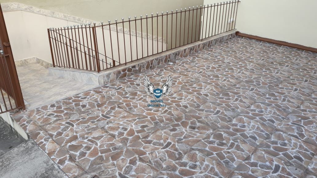 2 Dormitórios, Sala, Cozinha, WC, Lavanderia, Quintal - Excelente Localização