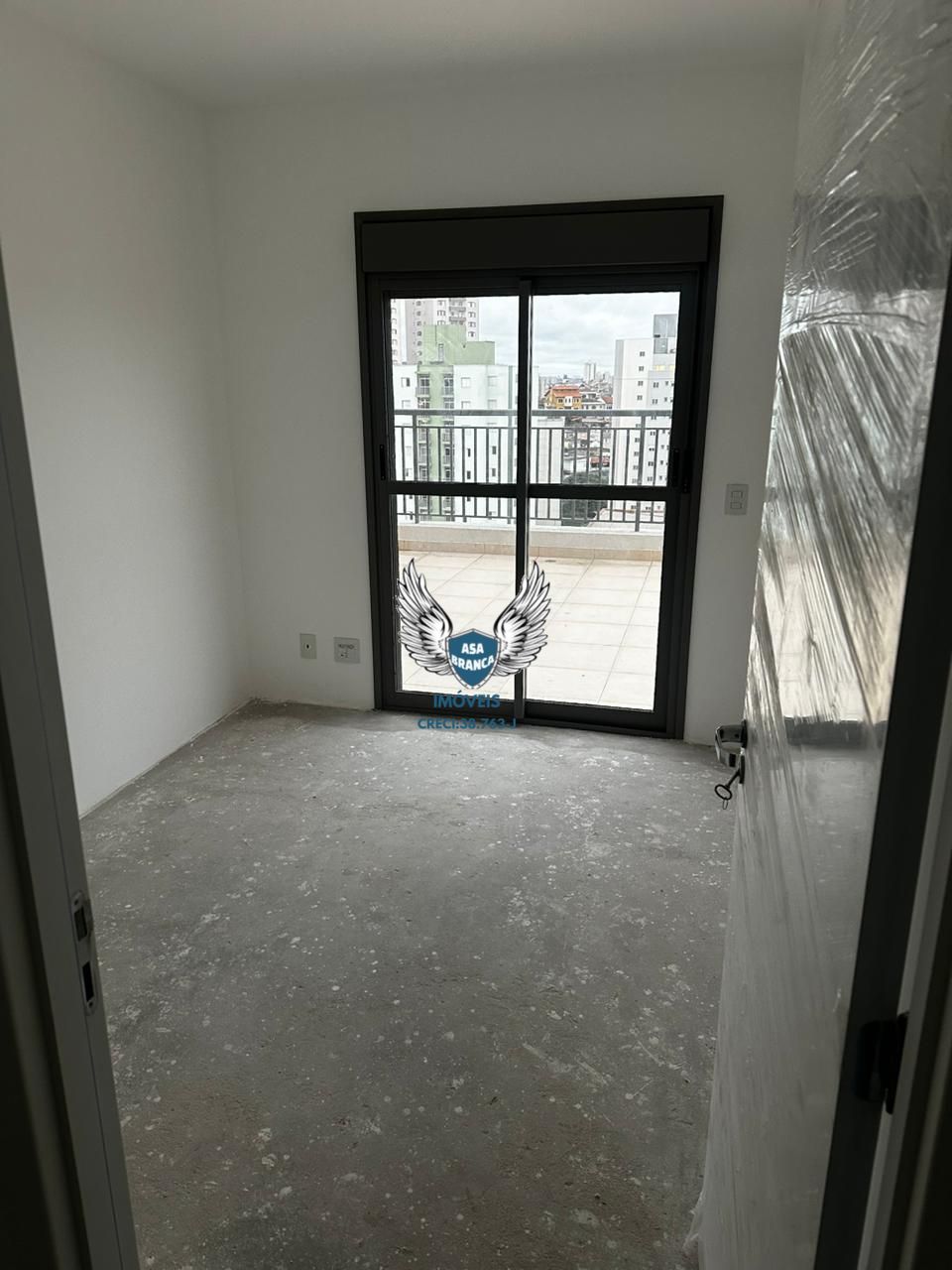 Apartamento com 03 dormitórios sendo 01 suíte e 01 vaga de garagem a 600 metros