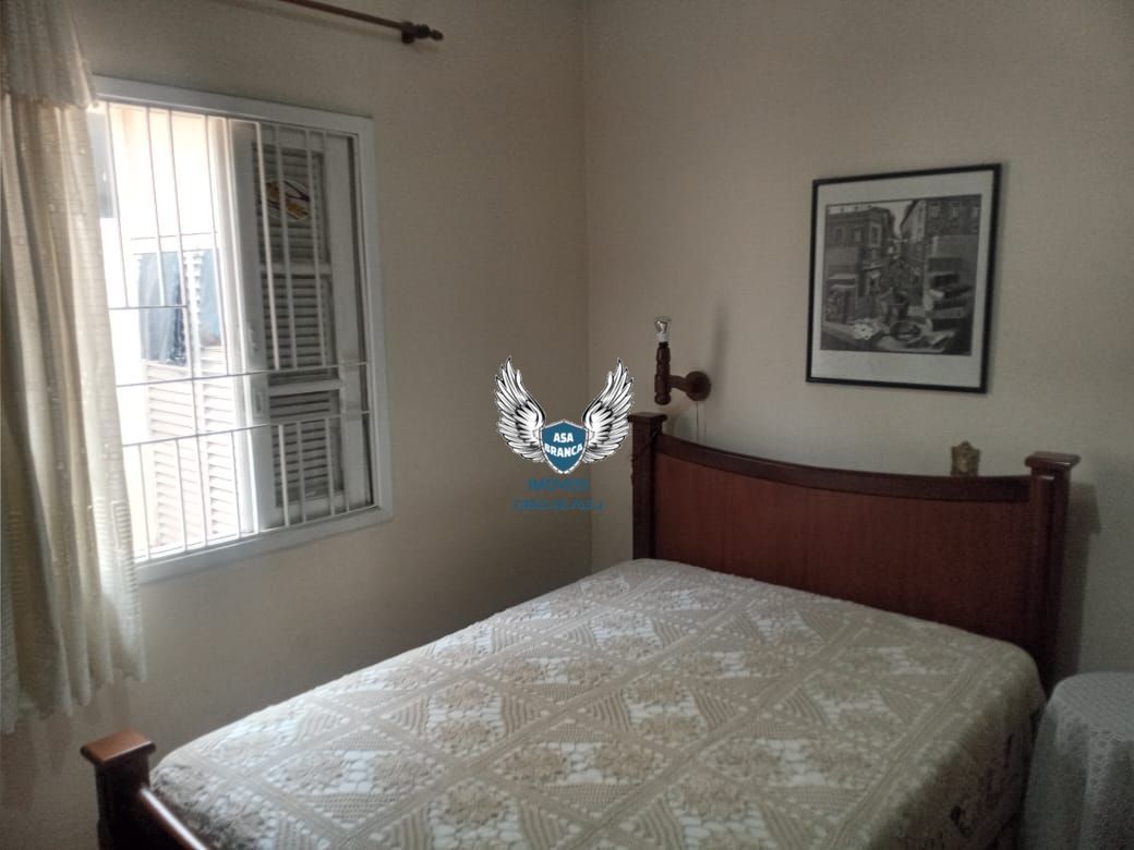 Casa térrea no jardim frança com 03 dormitórios sendo 01 suíte e 04 vagas de ga