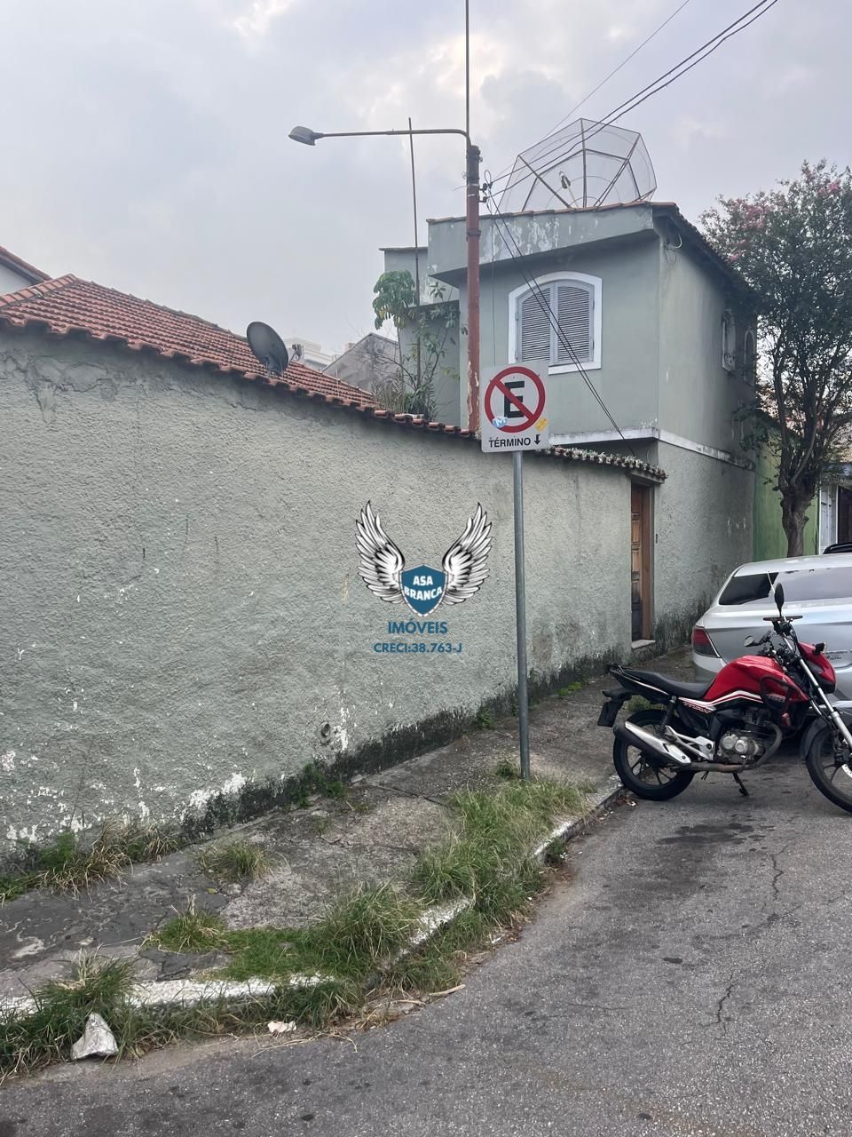 Sobrado em santana com 03 dormitórios sendo 01 suíte e 02 vagas de garagem, com
