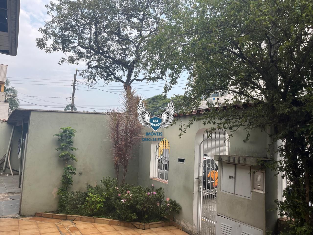 Sobrado em santana com 03 dormitórios sendo 01 suíte e 02 vagas de garagem, com