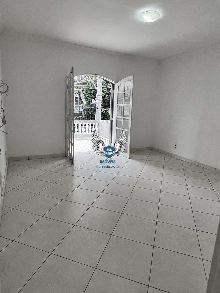 Sobrado com 02 dormitórios e 01 vaga de garagem