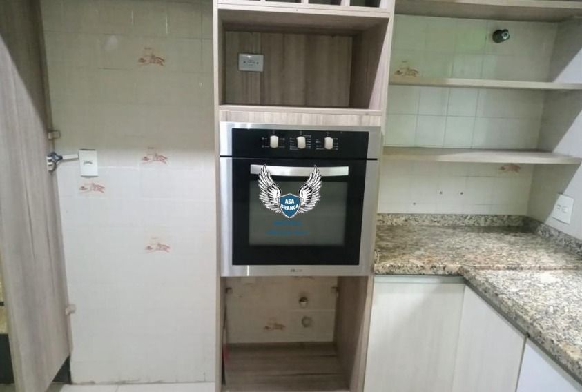 Sobrado no bairro santa terezinha possui 04 suítes, 02 vagas