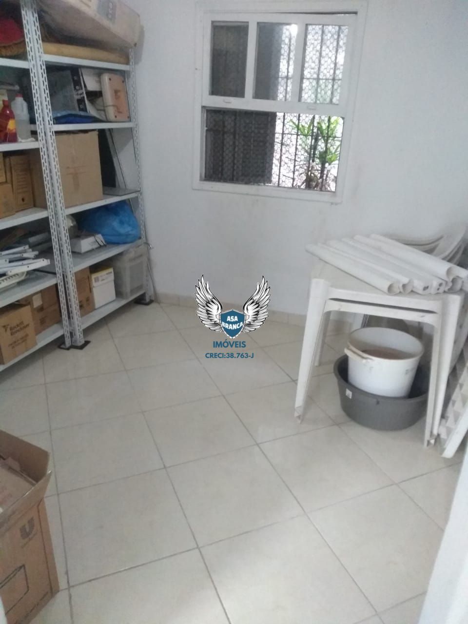 Conjunto com 03 casas sendo 01 sobrado de 4 quartos uma casa de 02 dormitórios