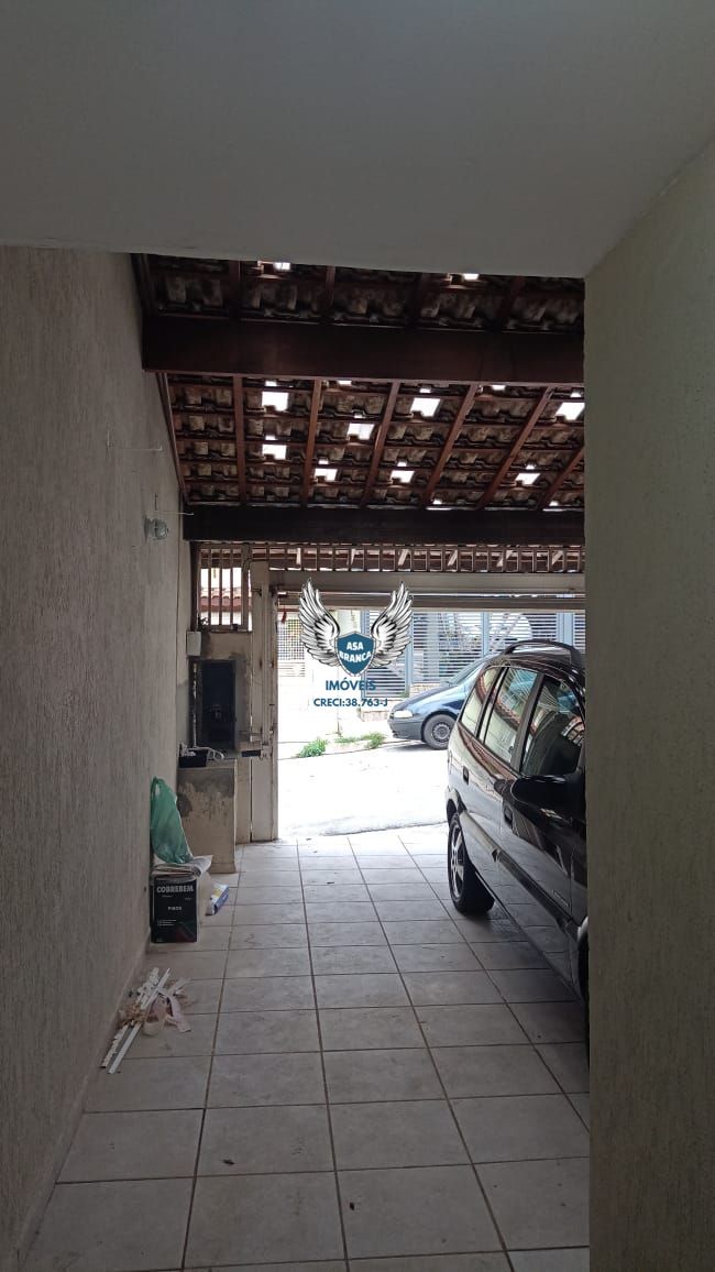 Casa térrea no tucuruvi com 03 dormitórios sendo 01 suíte e 02 vagas de garagem,