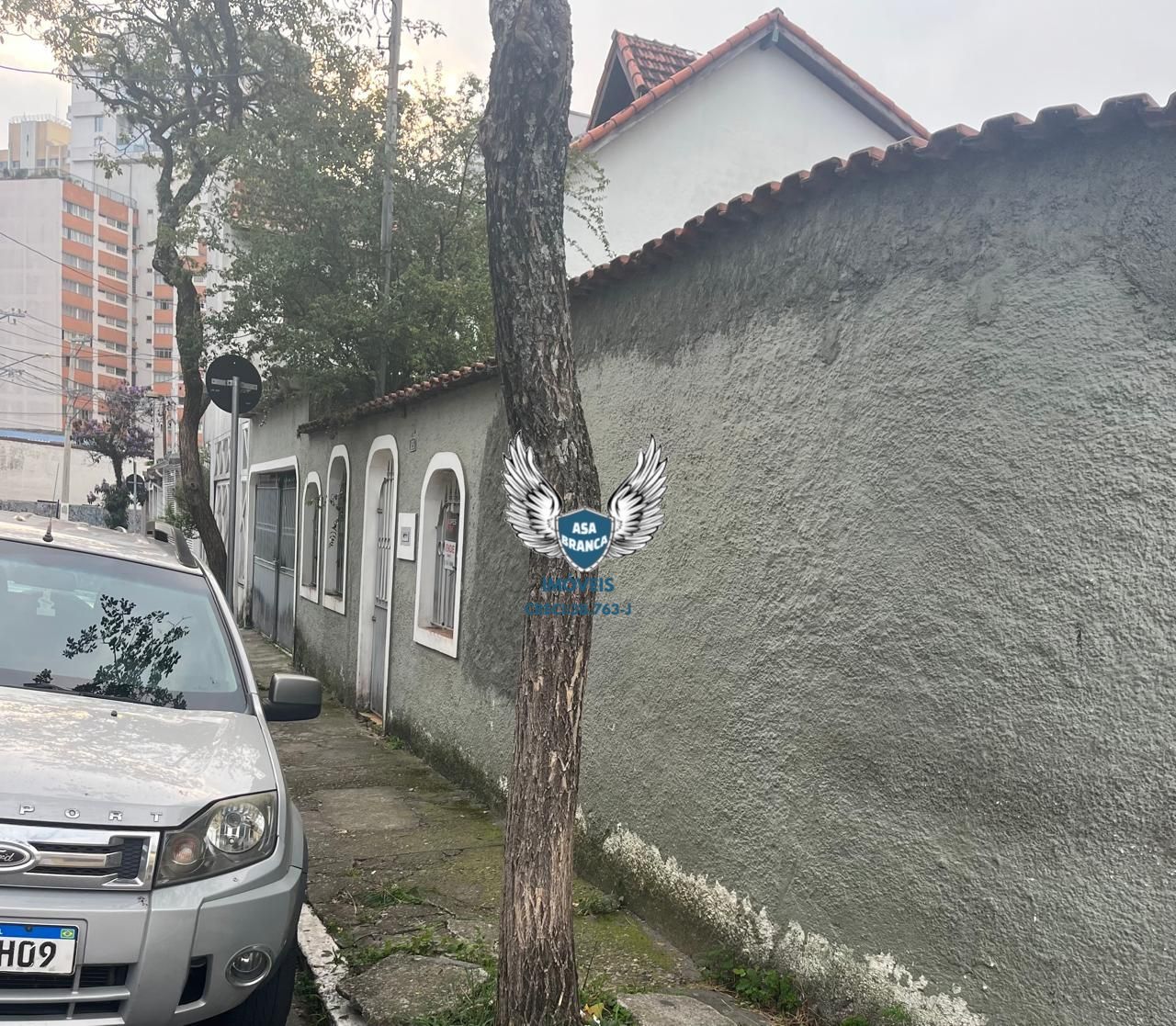Sobrado em santana com 03 dormitórios sendo 01 suíte e 02 vagas de garagem, com