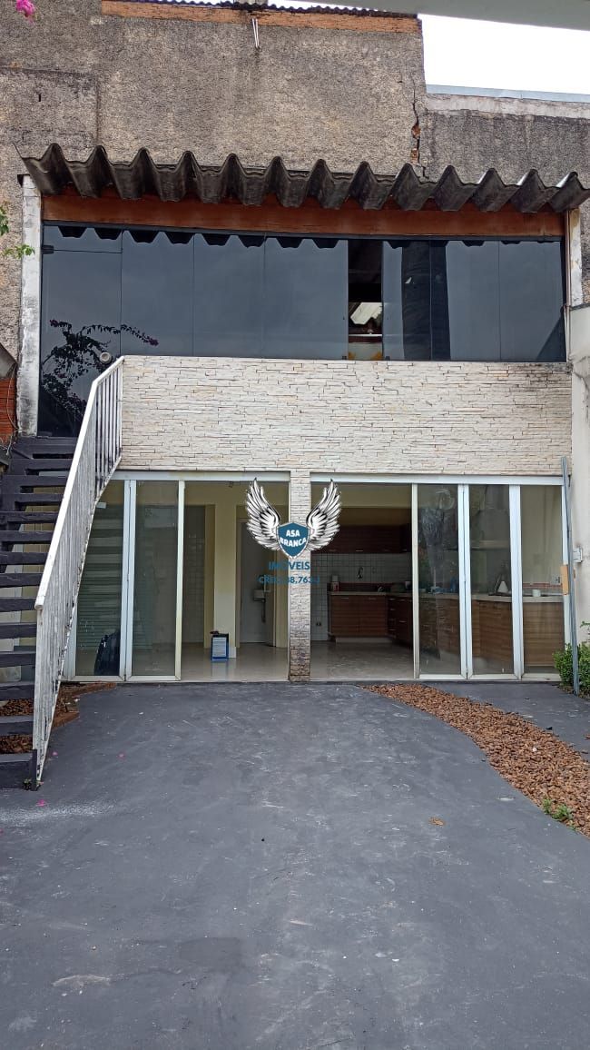 Casa térrea no tucuruvi com 03 dormitórios sendo 01 suíte e 02 vagas de garagem,