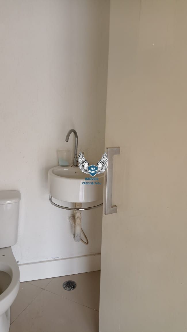Casa térrea no tucuruvi com 03 dormitórios sendo 01 suíte e 02 vagas de garagem,
