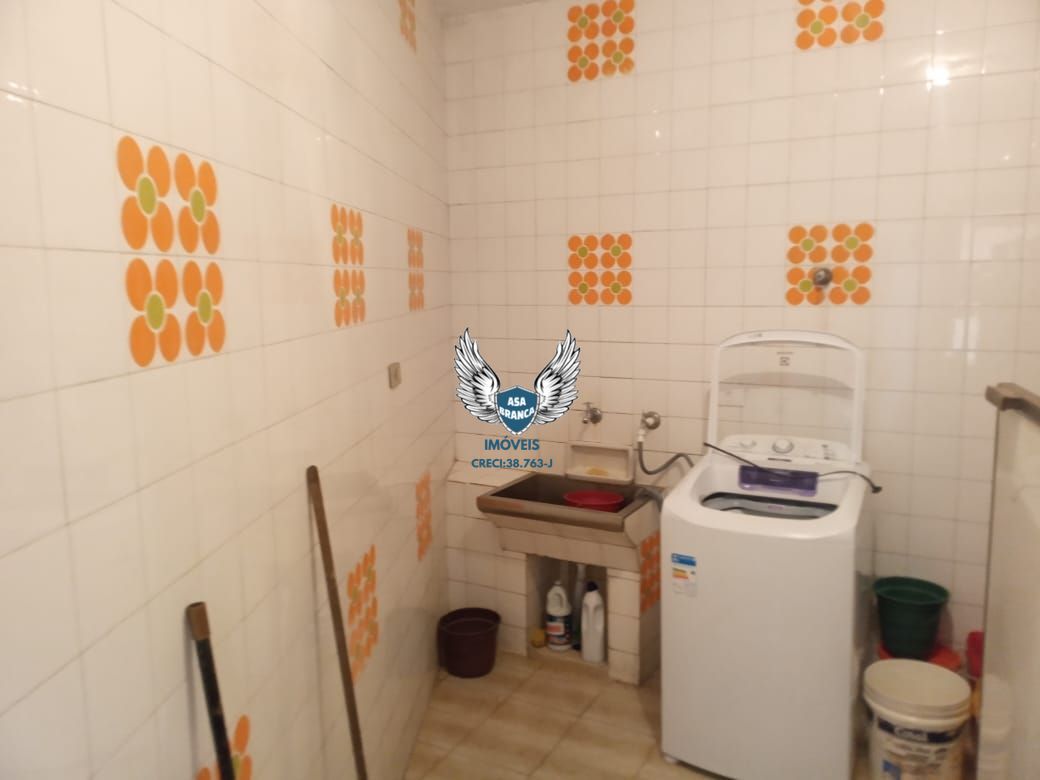 Casa térrea no jardim frança com 03 dormitórios sendo 01 suíte e 04 vagas de ga