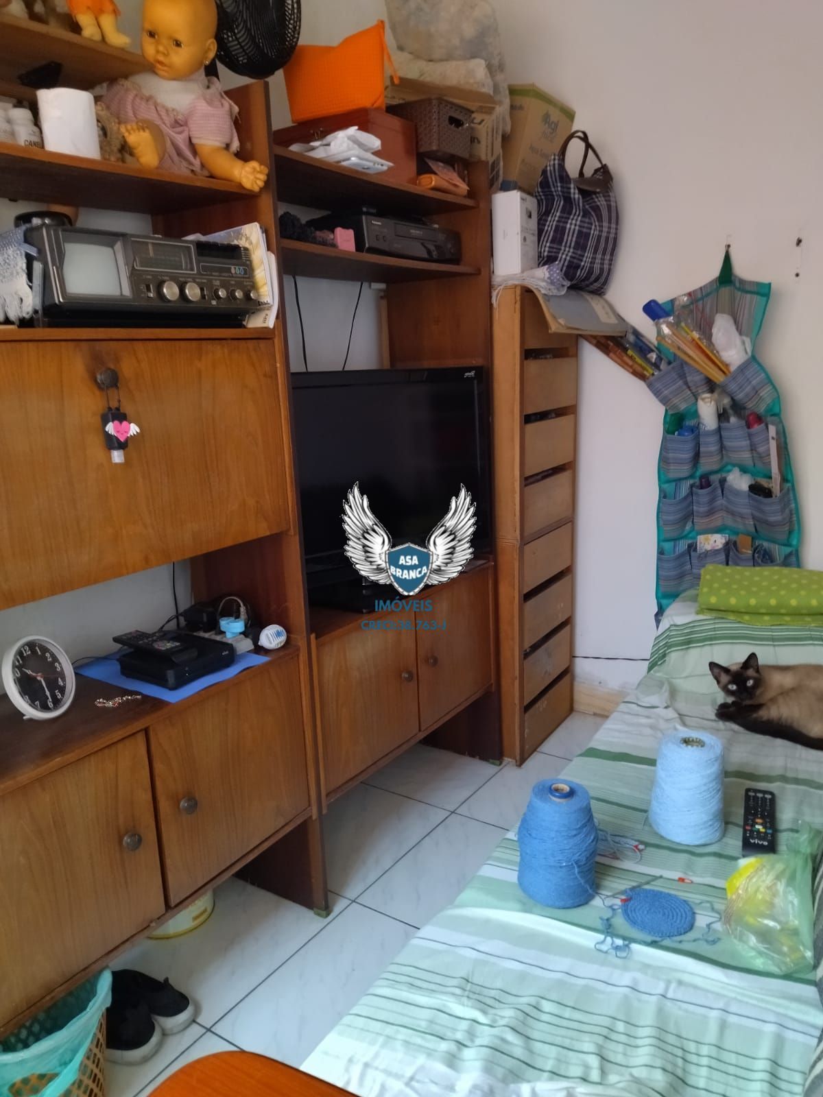 Sobrado de 04 dormitórios sendo 01 suíte e 02 vagas de garag