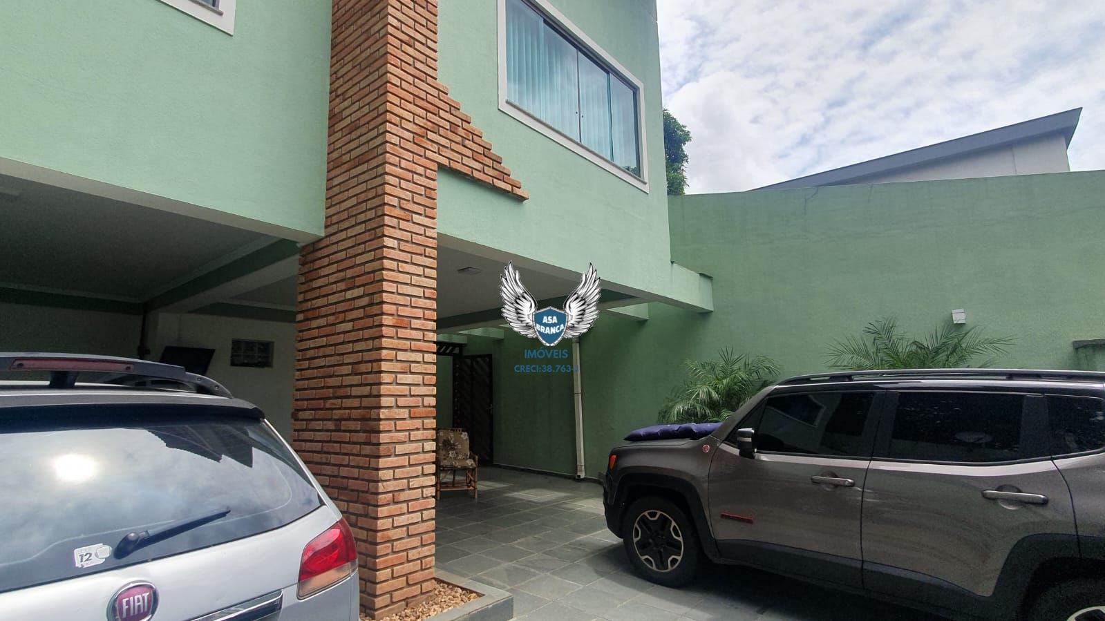 Sobrado 04 quartos sendo 03 suites , 05 vagas de garagem e piscina