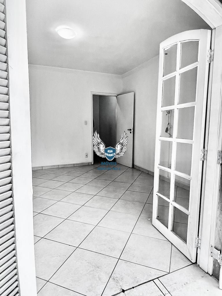 Sobrado com 02 dormitórios e 01 vaga de garagem