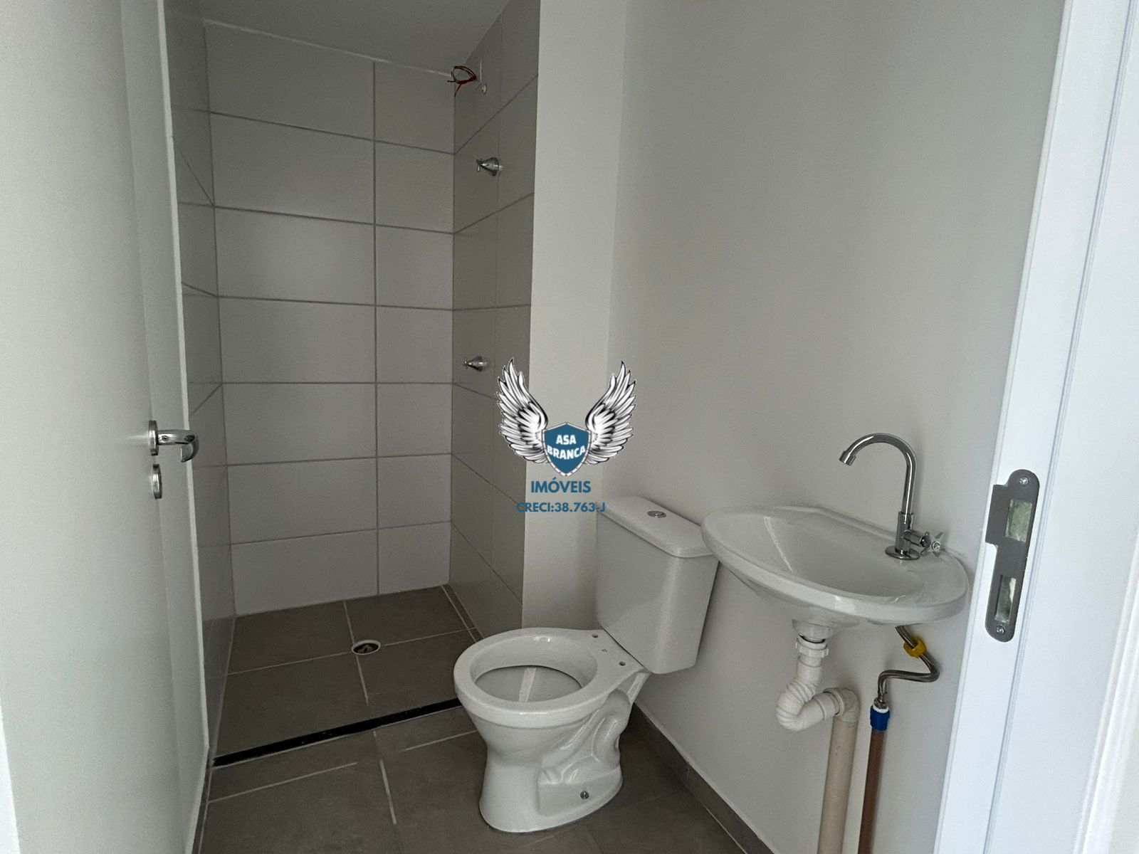 Apartamento com sacada, no bairro do limão 02 dormitórios sem vaga de garagagem