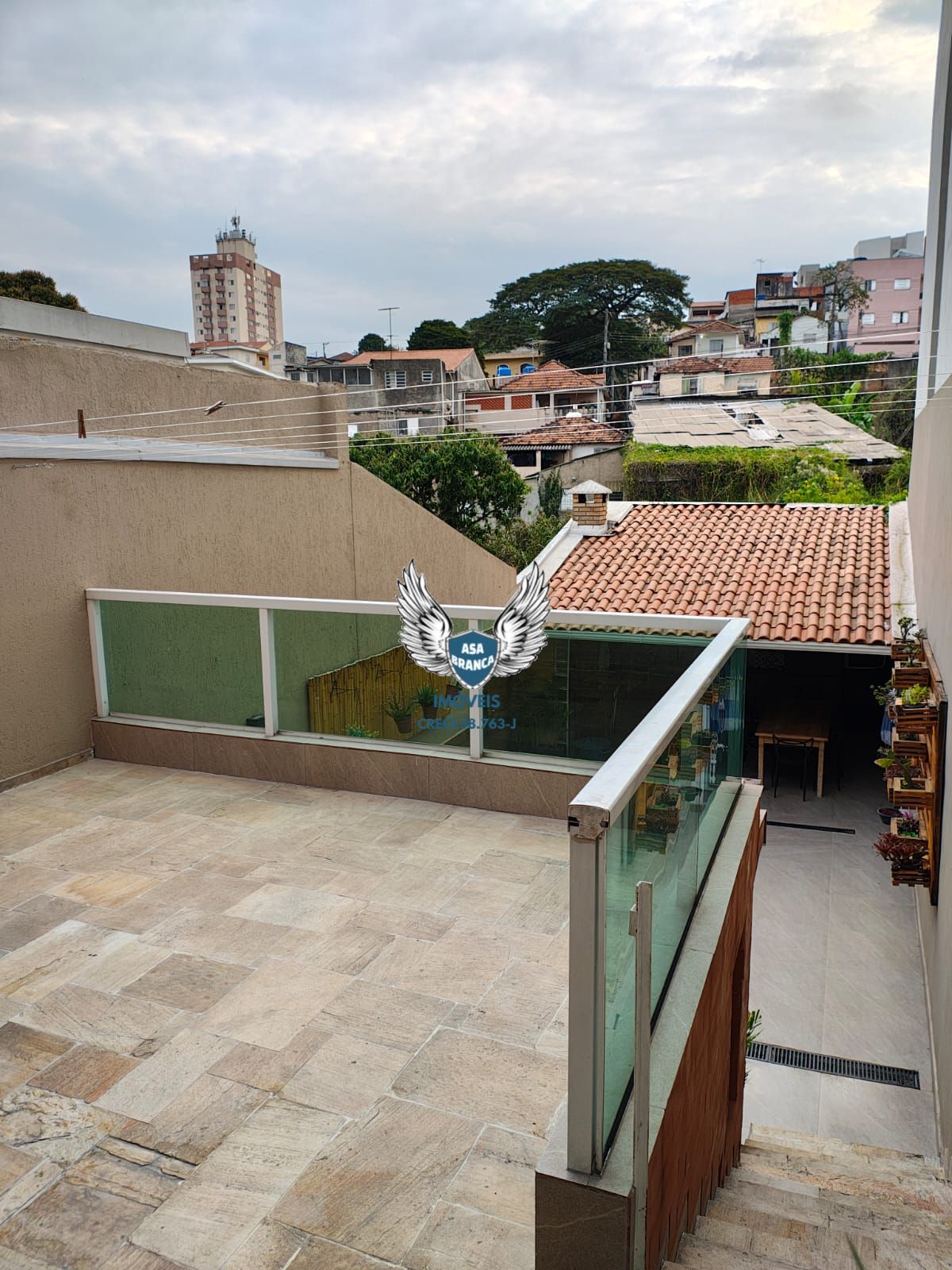 Sobrado no mandaqui com piscina e 03 dormitórios sendo 02 suítes e 02 vagas de g