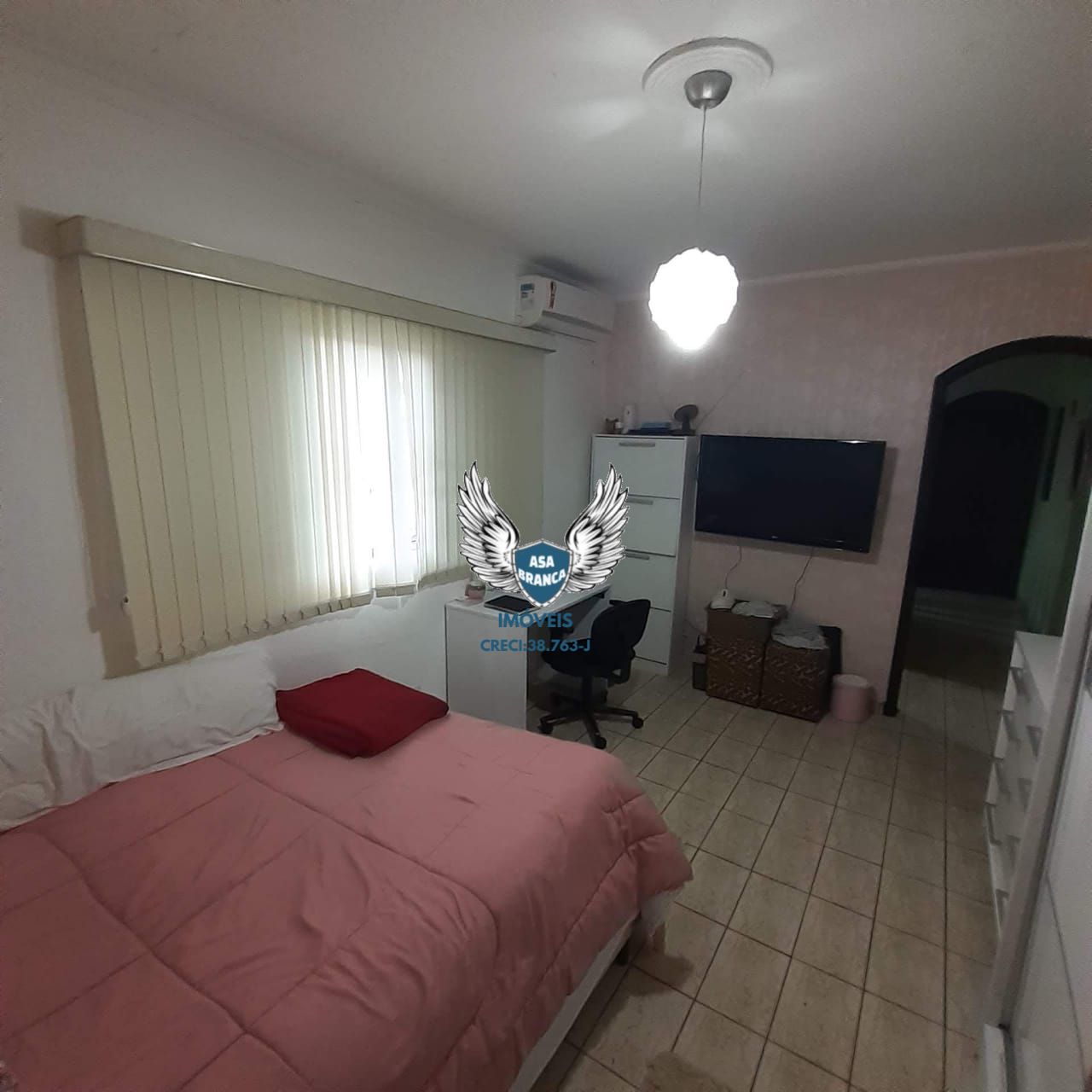 Sobrado com 02 dormitórios e 01 vaga de garagem