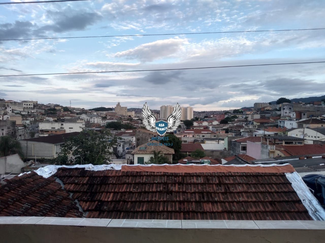 Conjunto com 03 casas sendo 01 sobrado de 4 quartos uma casa de 02 dormitórios
