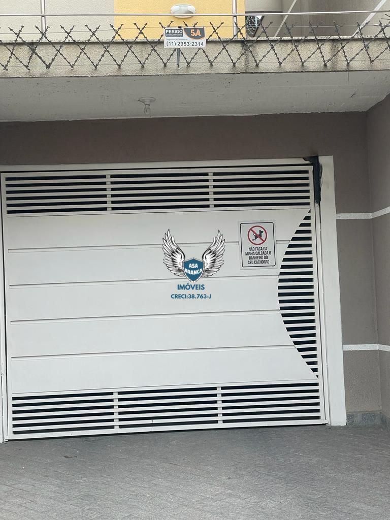 Sobrado em condomínio fechado com 02 dormitórios sendo os 02 suítes