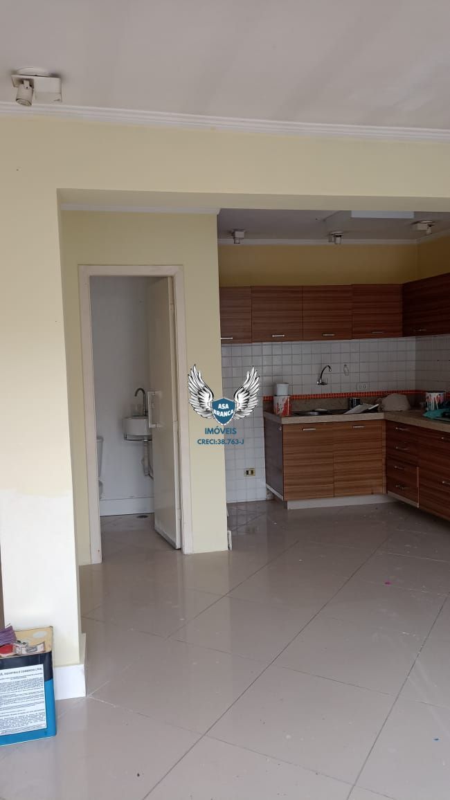 Casa térrea no tucuruvi com 03 dormitórios sendo 01 suíte e 02 vagas de garagem,