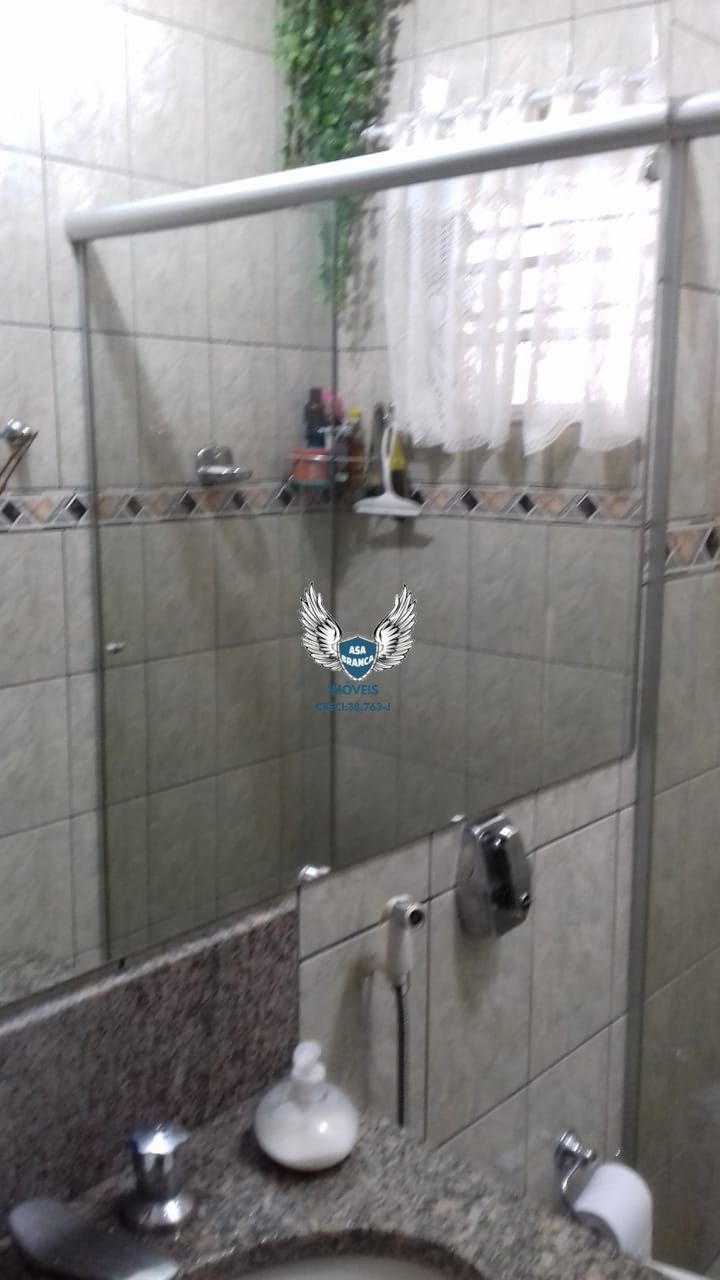 Sobrado com 03 dormitórios, sendo 01 suíte