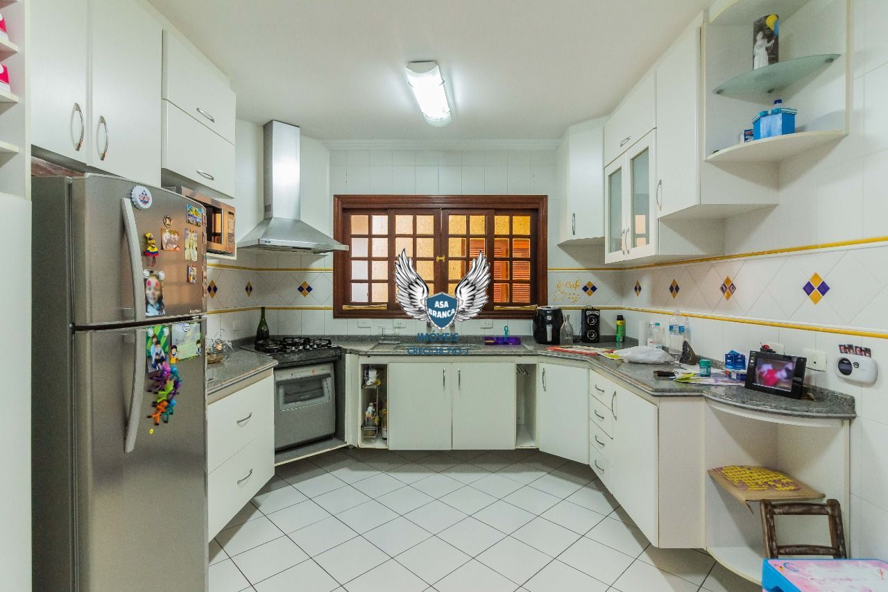 Imóvel de alto padrão 3 dormitórios sendo 2 suítes, quarto empregado, salão de f