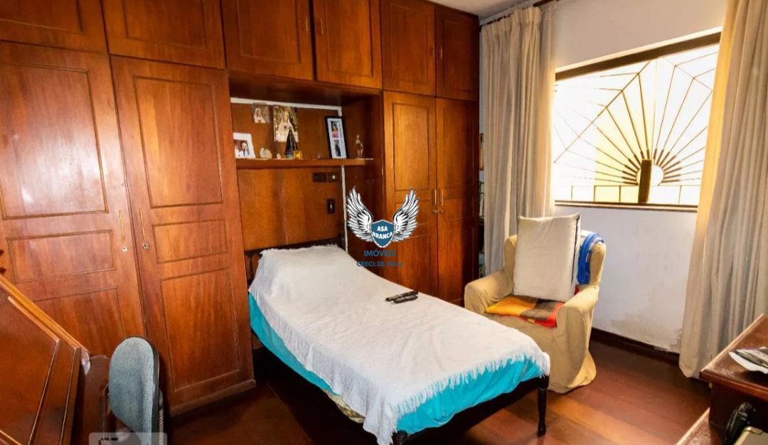 Casa térrea no parque novo mundo com 05 suítes