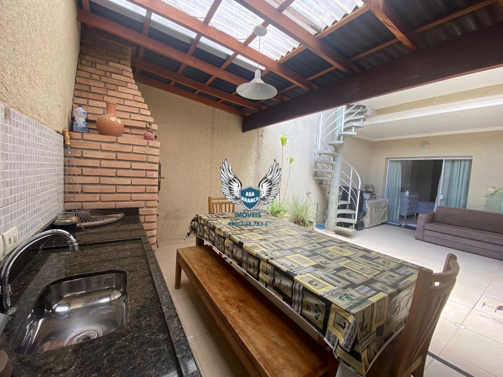 Sobrado no jardim frança de alto padrão com 03 suites e 02 vagas de garagem