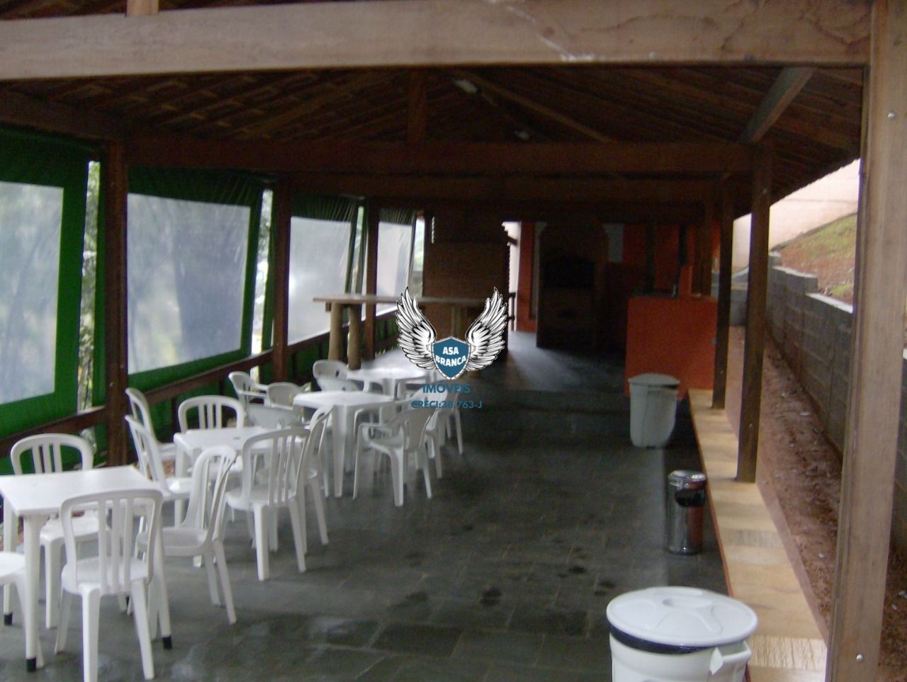 Casa em condomínio fechado de 02 dormitórios e 01 vaga de garagem