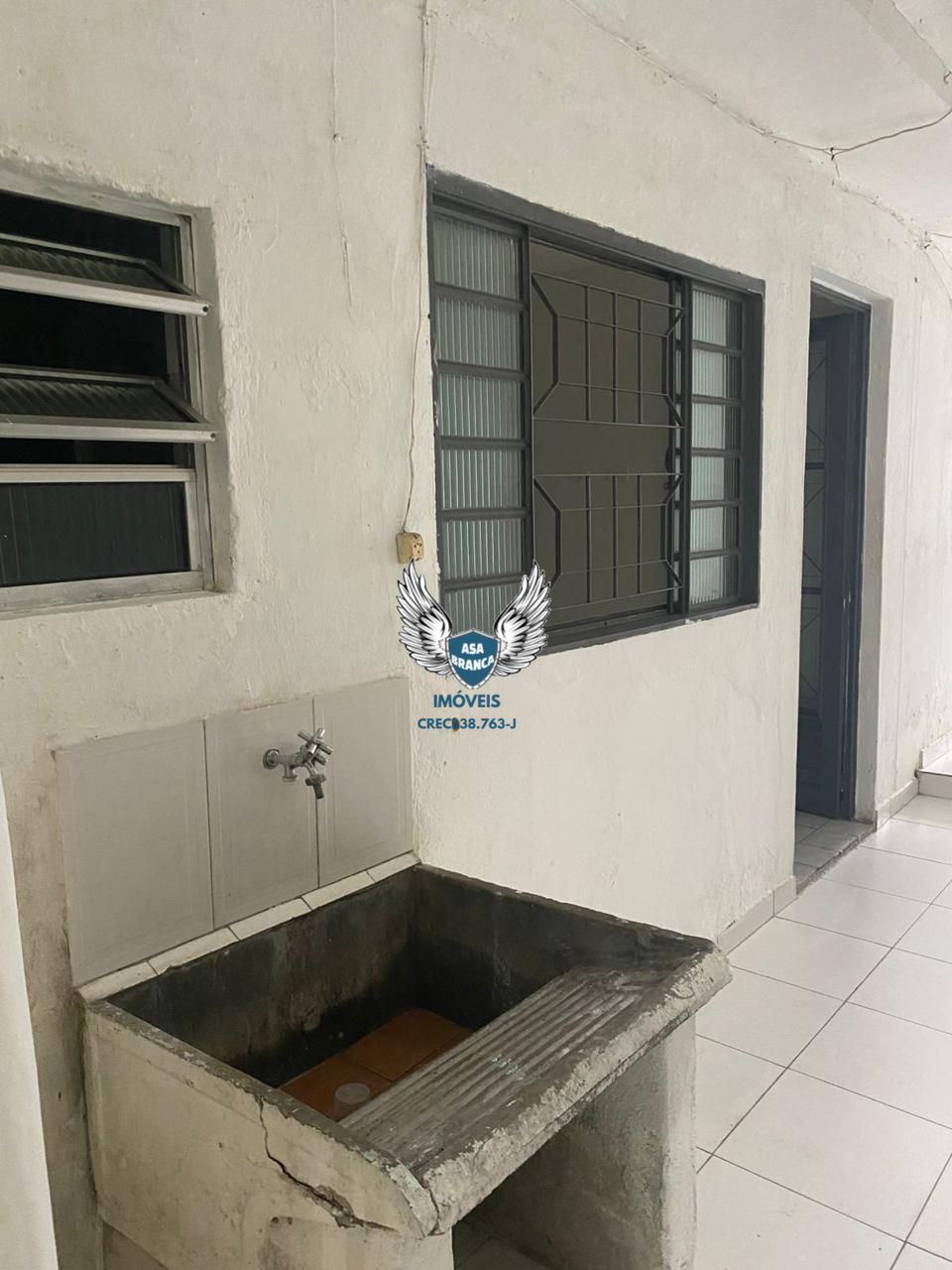 Sobrado com 03 dormitórios e 01 vaga de garagem