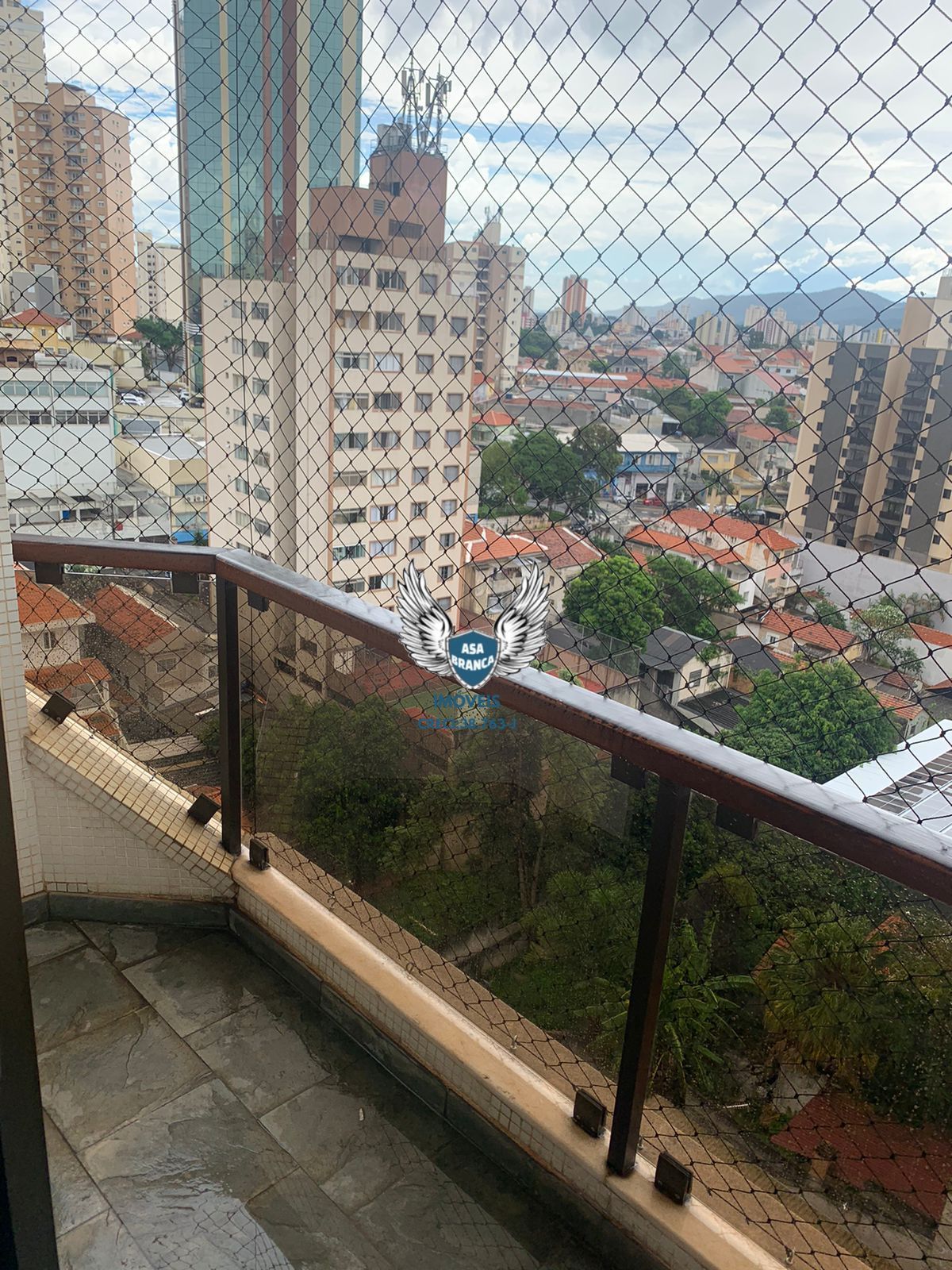 Apartamento com 04 dormitórios sendo 03 suítes e 03 vagas de garagem, próximo ao