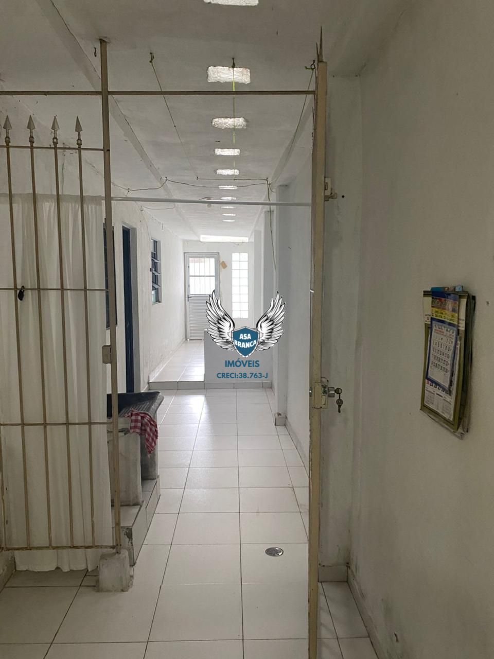 Sobrado com 03 dormitórios e 01 vaga de garagem
