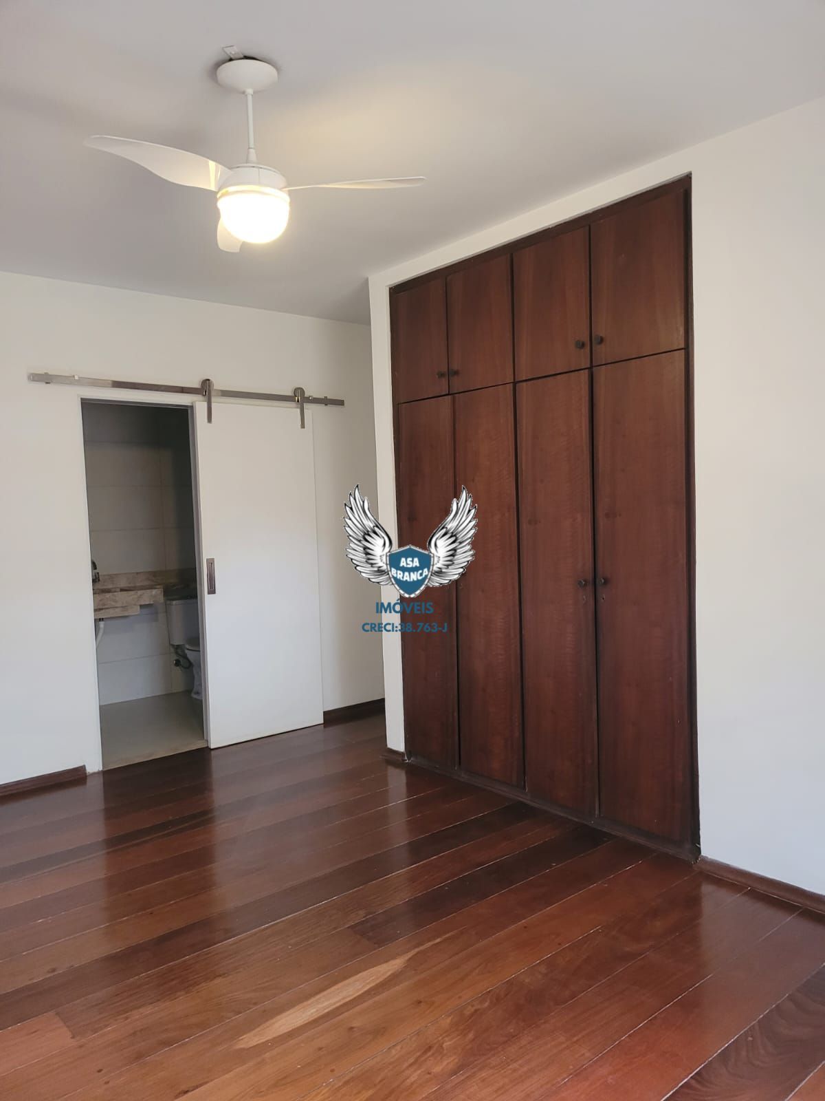 Sobrado no tucuruvi com 03 dormitórios sendo 01 suíte e 04 vagas de garagem, pos