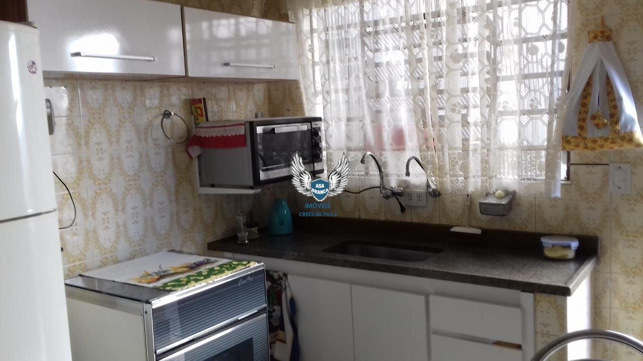 Sobrado com 03 dormitórios, sendo 01 suíte