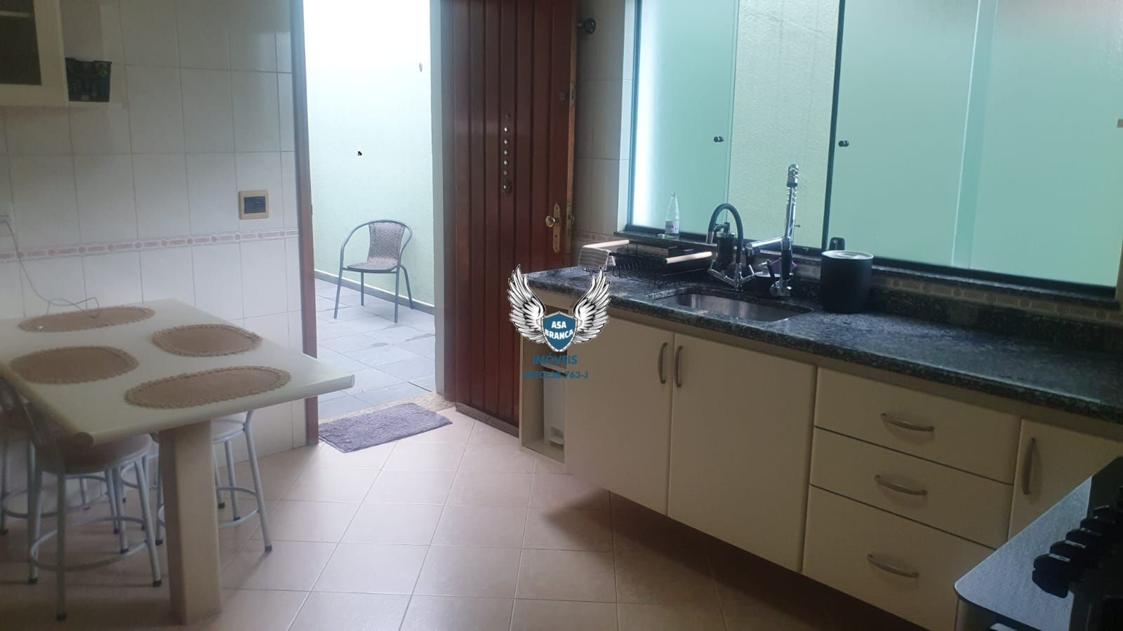 Sobrado 04 quartos sendo 03 suites , 05 vagas de garagem e p