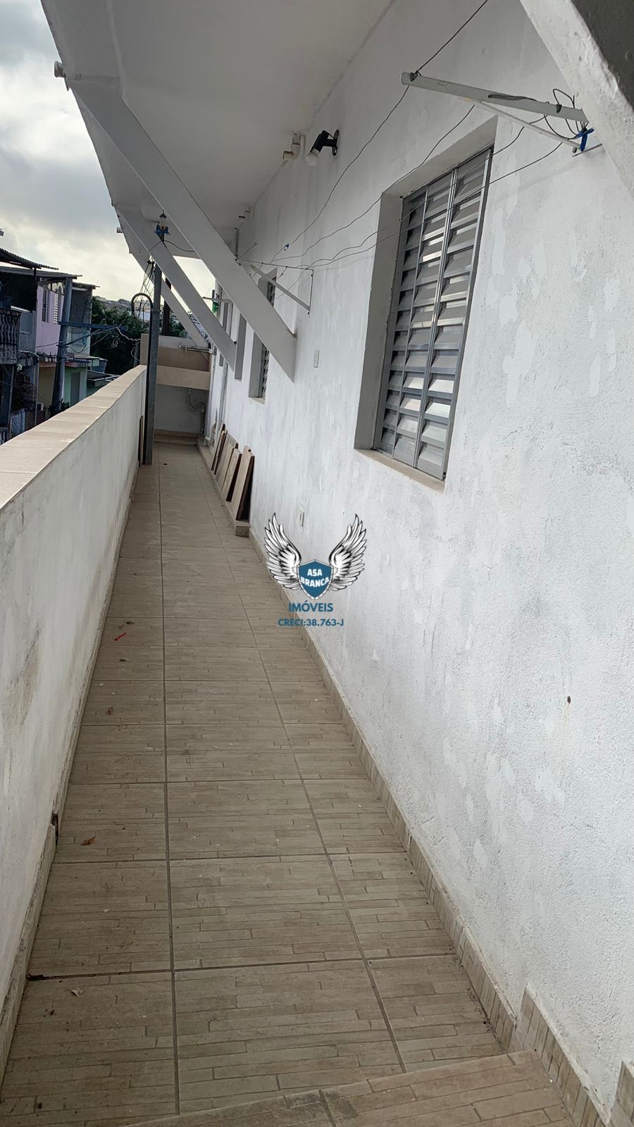 Casa térrea com 01 dormitório, laje pronta pra contruir , (contrato de compra e