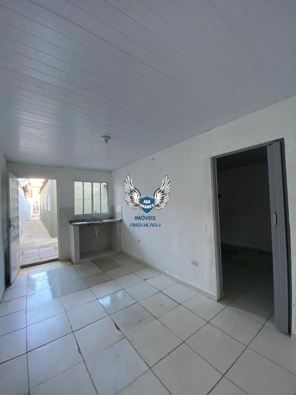 Casa térrea com edicula na cachoeirinha com 03 dormitórios, 02 vagas de garagem