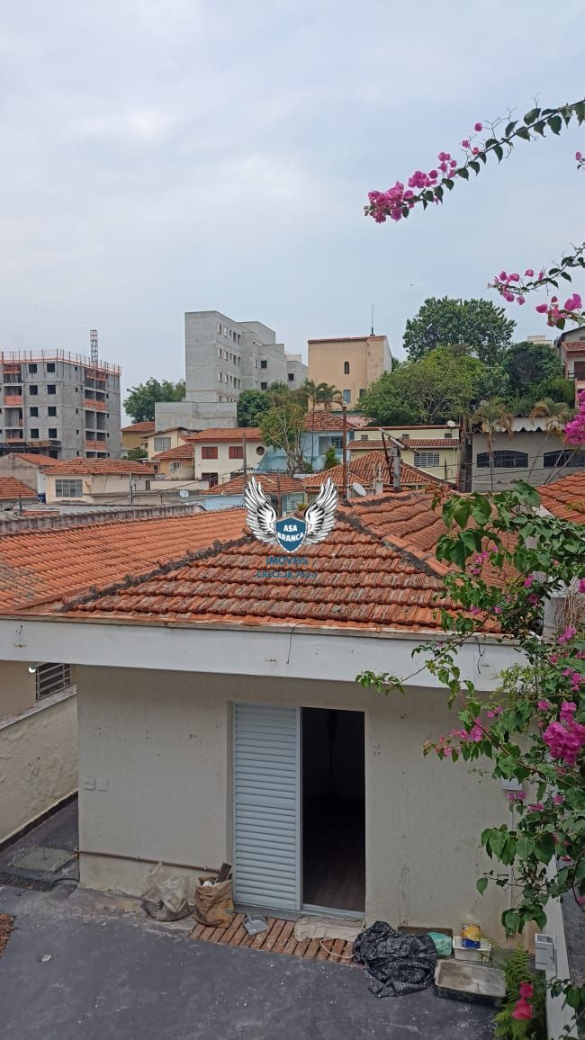 Casa térrea no tucuruvi com 03 dormitórios sendo 01 suíte e 02 vagas de garagem,