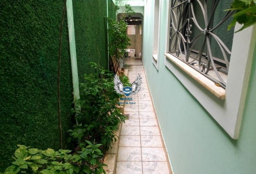 Sobrado no bairro santa terezinha possui 04 suítes, 02 vagas