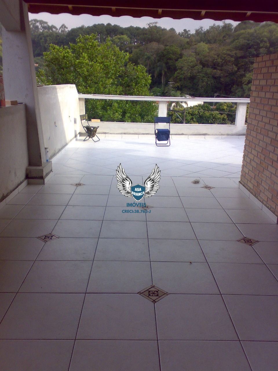 Casa térrea no horto florestal com 02 dormitórios sendo 01 s