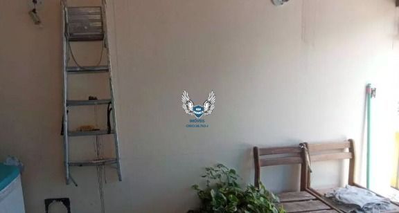Casa térrea, com com 04 dormitórios e 03 vagas de garagem e uma edícula