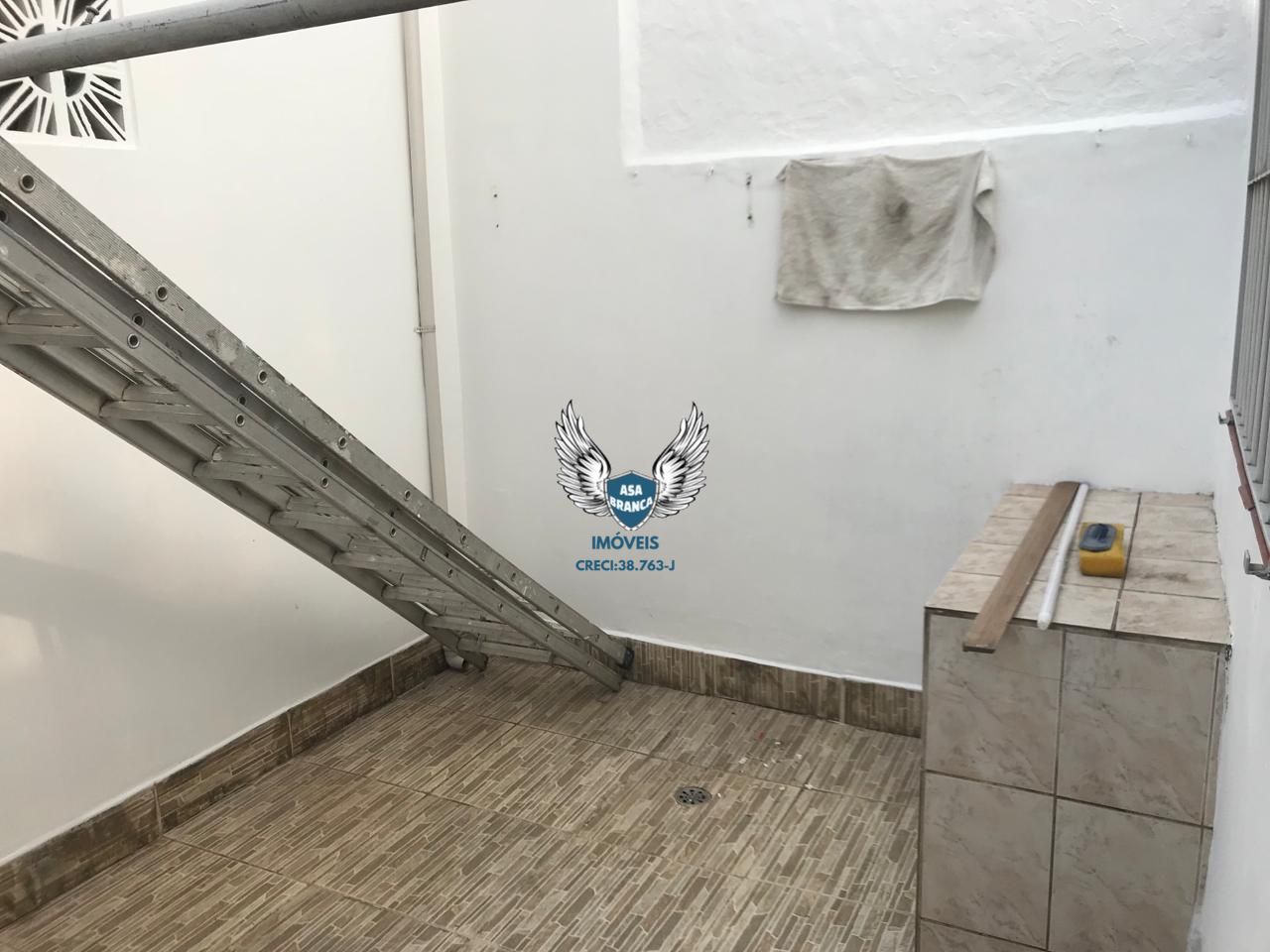 Excelente sobrado com 2 Dormitórios, possui 1 vaga de garagem, Próximo do Horto