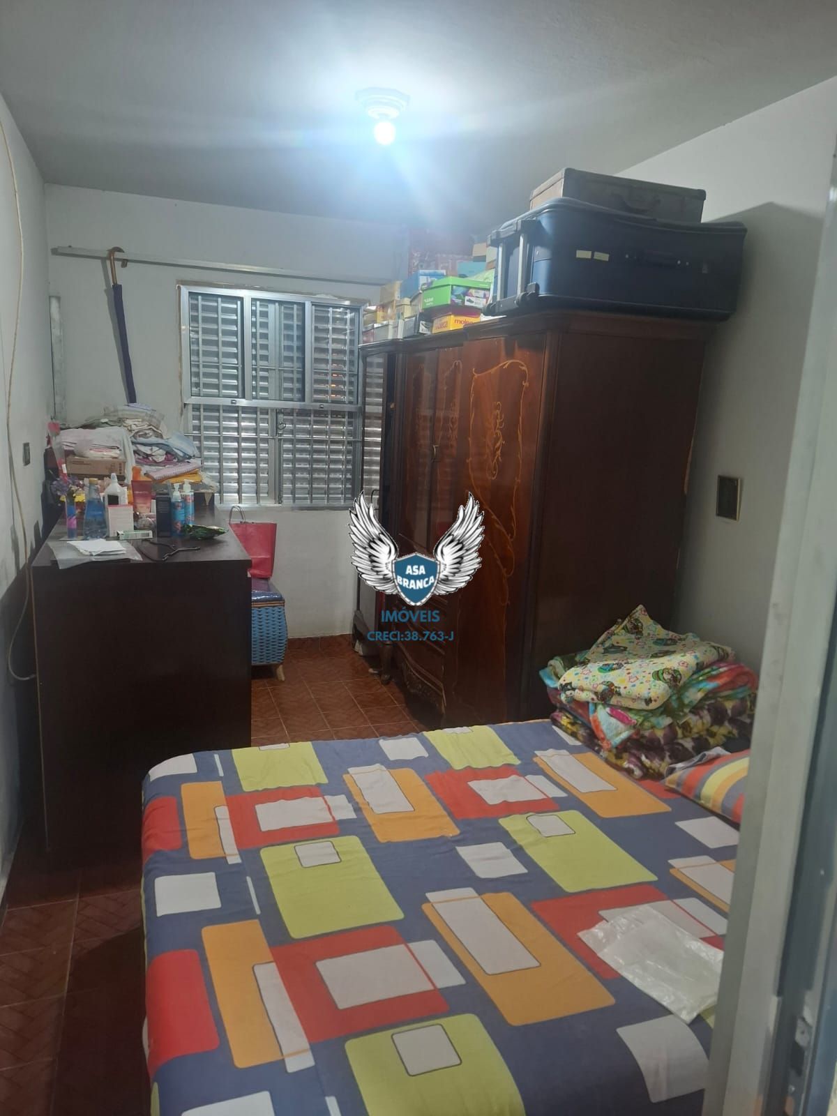 Casa térrea na vila nivi com 01 dormitório e 06 vagas de gar