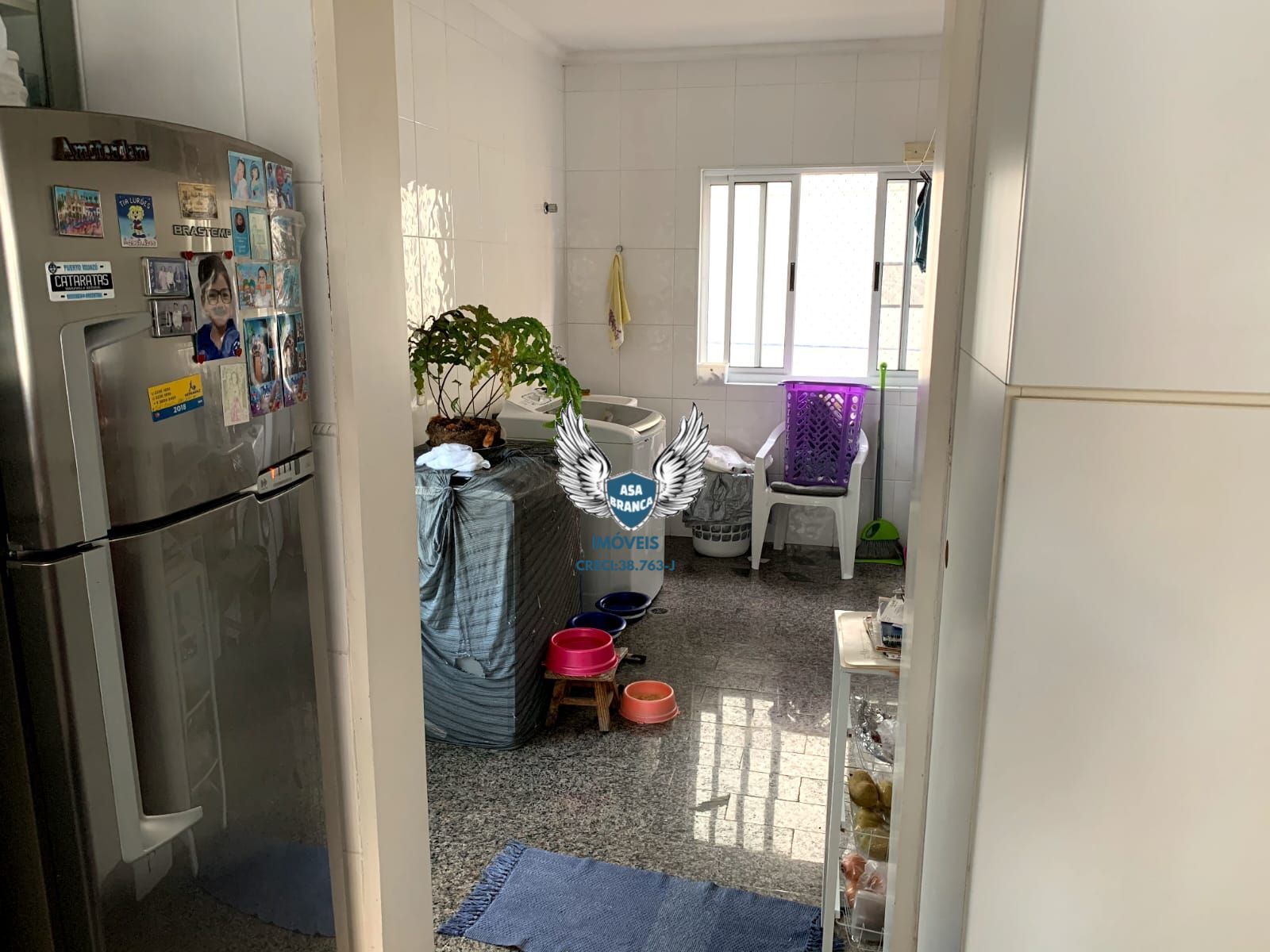 Sobrado de alto padrão em condomínio fechado com 04 suítes